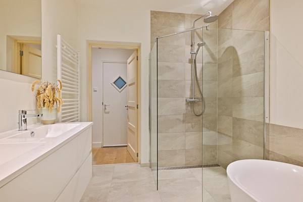 Medium property photo - Helmholtzstraat 83h, 1098 LH Amsterdam